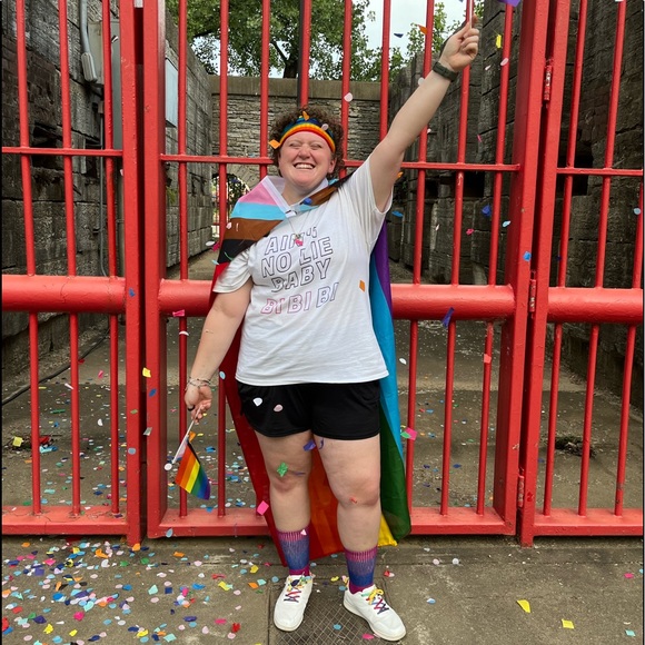 Meet your Posher, Amanda - Picture 2 of 8